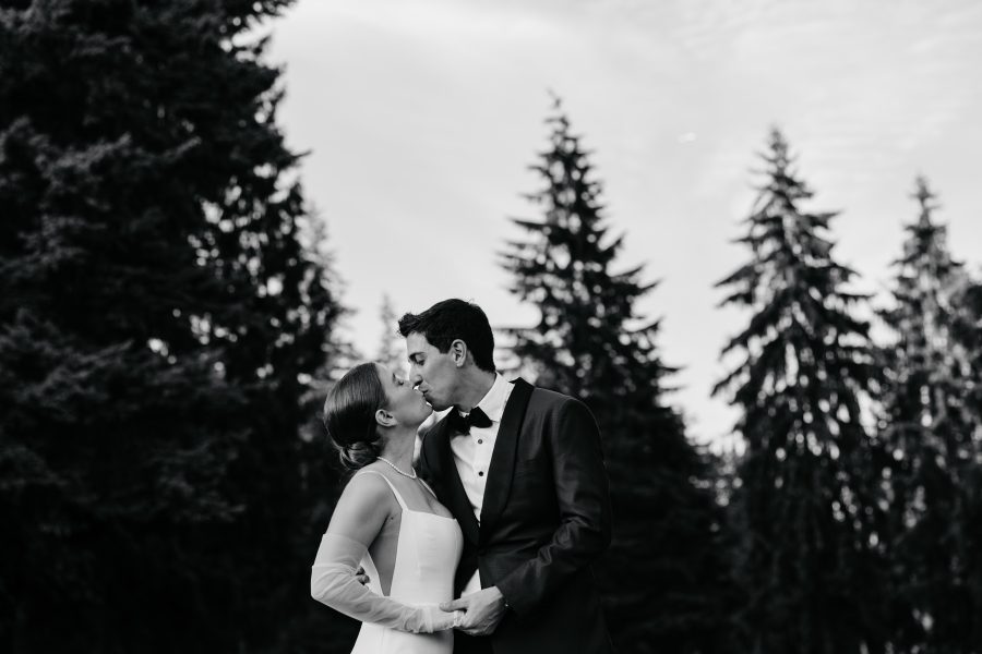 Ultimate Guide to Booking a Wedding Photographer in Vancouver